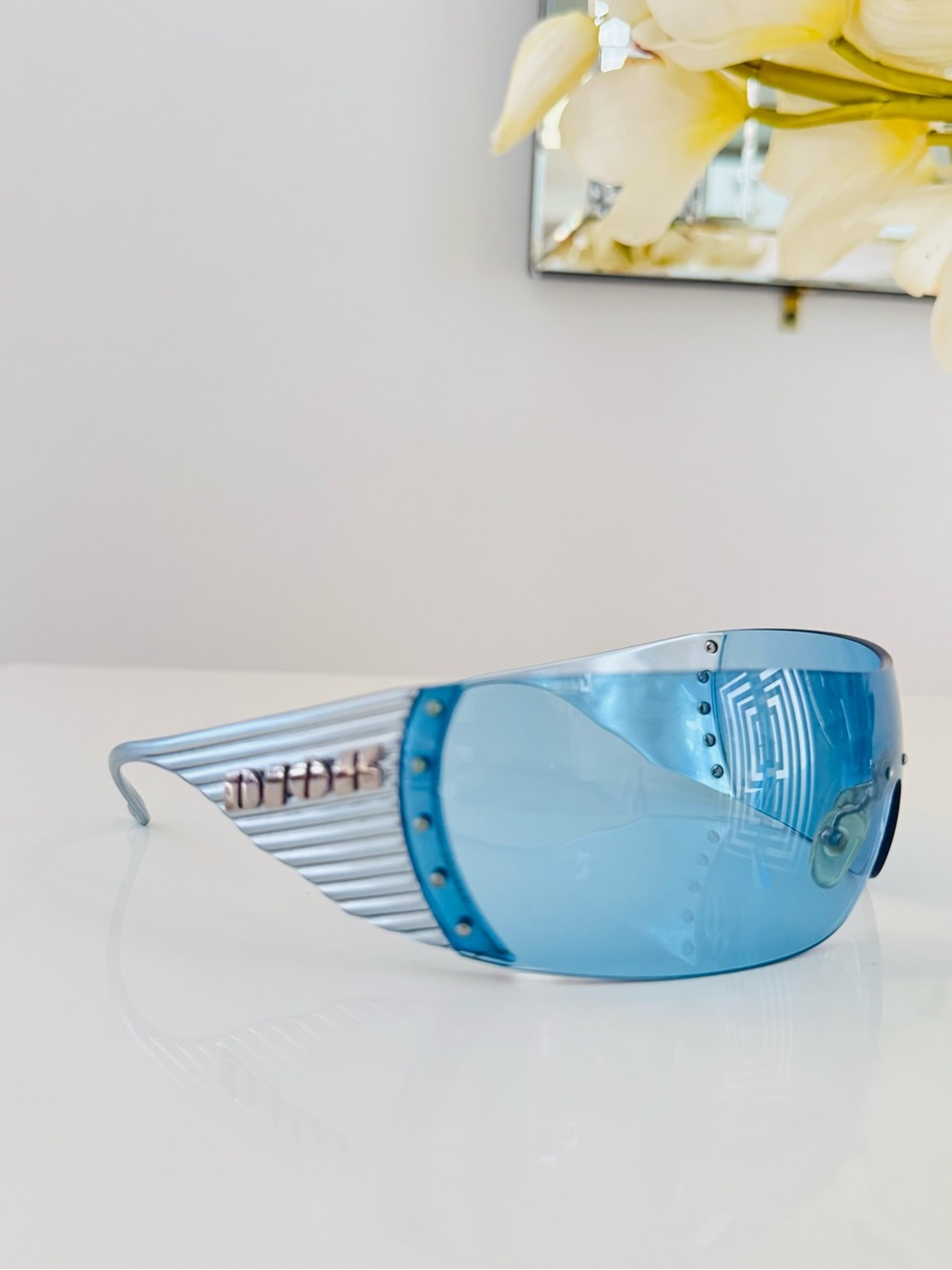 RARE 🦋 VINTAGE DIOR OVERSIZE BLUE RIMLESS SUNGLASSES.✨ - Picture 4 of 7